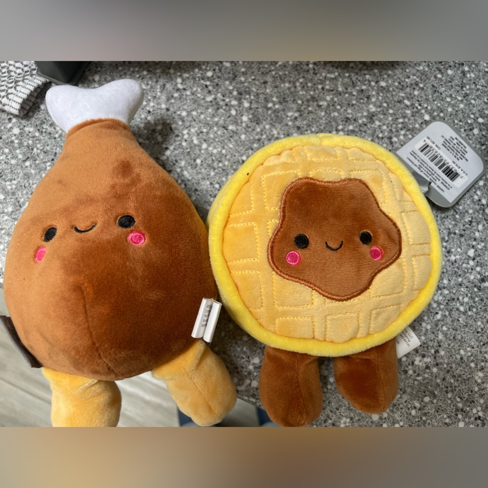 NWT Hallmark Yellow and Gray Plush Chicken & Waffle Set